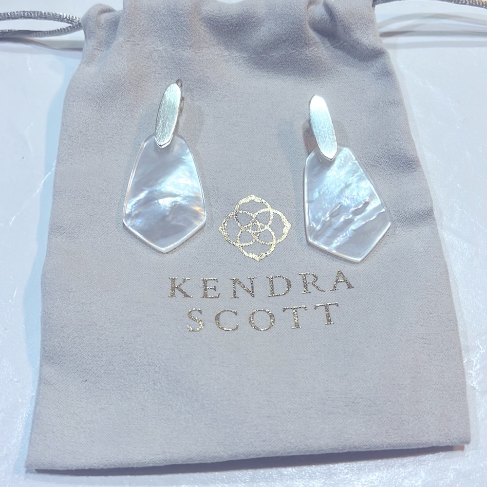 Kendra Scott Pearl Unique Earrings W/ dustbag